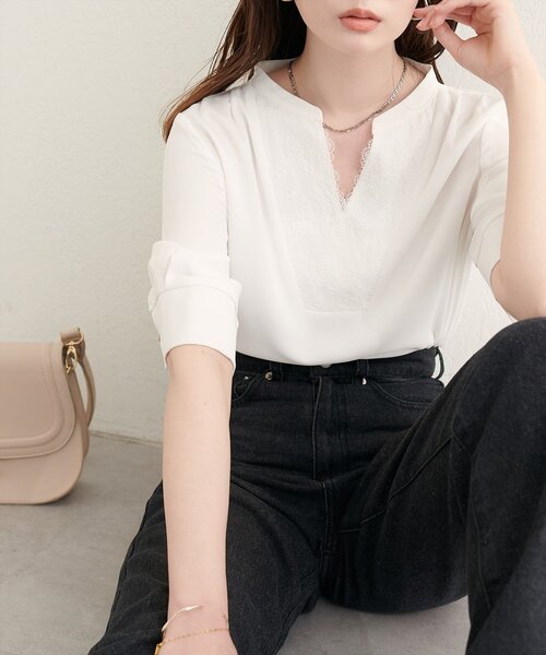 natural couture(ナチュラルクチュール)の「フロントレースVネックブラウス(シャツ/ブラウス・レディース・サックスブルー/オフホワイト/ネイビー/グレイッシュベージュ/チャコールグレー・FREE)」の7枚目の写真