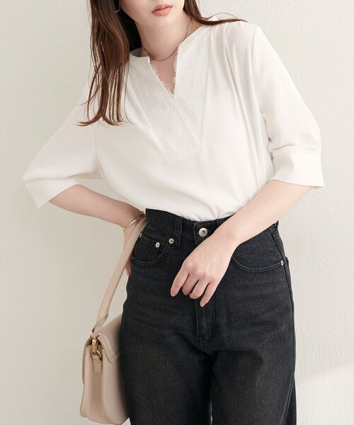 natural couture(ナチュラルクチュール)の「フロントレースVネックブラウス(シャツ/ブラウス・レディース・サックスブルー/オフホワイト/ネイビー/グレイッシュベージュ/チャコールグレー・FREE)」の8枚目の写真