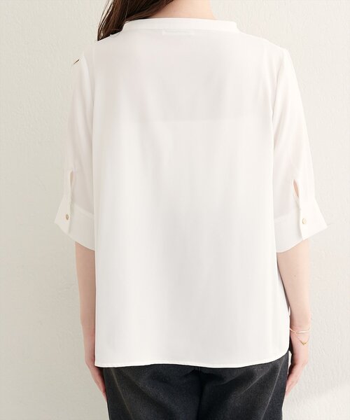 natural couture(ナチュラルクチュール)の「フロントレースVネックブラウス(シャツ/ブラウス・レディース・サックスブルー/オフホワイト/ネイビー/グレイッシュベージュ/チャコールグレー・FREE)」の12枚目の写真