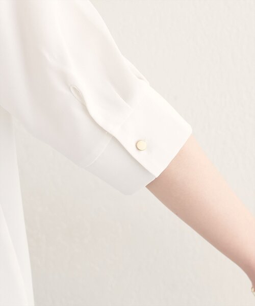 natural couture(ナチュラルクチュール)の「フロントレースVネックブラウス(シャツ/ブラウス・レディース・サックスブルー/オフホワイト/ネイビー/グレイッシュベージュ/チャコールグレー・FREE)」の14枚目の写真