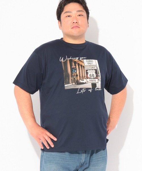B&T CLUB(ビーティークラブ)の「Tシャツ 半袖 メンズ 大きいサイズ ROUTE66フォトプリント クルーネック カットソー B&T CLUB (ビーアンドティークラブ)(Tシャツ/カットソー・メンズ・ライトグレー/ネイビー・X2(4L~5L)/X3(6L~7L)/X1(3L~4L)/X4(8L~9L))」の2枚目の写真