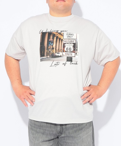 B&T CLUB(ビーティークラブ)の「Tシャツ 半袖 メンズ 大きいサイズ ROUTE66フォトプリント クルーネック カットソー B&T CLUB (ビーアンドティークラブ)(Tシャツ/カットソー・メンズ・ライトグレー/ネイビー・X2(4L~5L)/X3(6L~7L)/X1(3L~4L)/X4(8L~9L))」の4枚目の写真