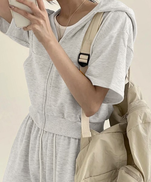 Miniministore(ミニミニストア)の「スウェットセットアップレディース半袖夏服(セットアップ・レディース・ブラック/グレー/ライトグレー・L/M)」の4枚目の写真
