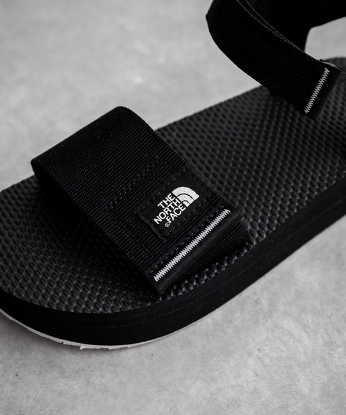 THE NORTH FACE(ザノースフェイス)の「THE NORTH FACE W SKEENA SANDAL PLATFORM オンライン限定 ワンポイントロゴボリュームソール厚底スポーツサンダル(サンダル・レディース・グレー/ブラック・25cm/24cm/23cm)」の4枚目の写真