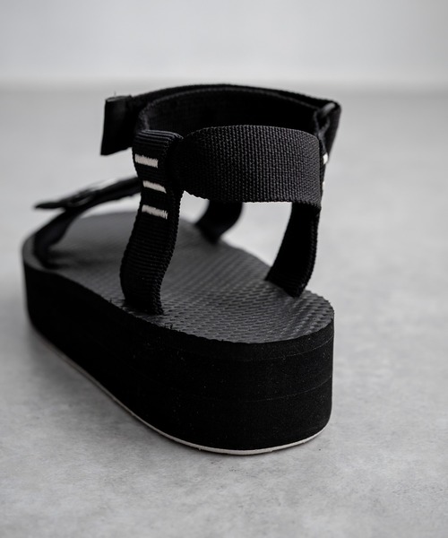 THE NORTH FACE(ザノースフェイス)の「THE NORTH FACE W SKEENA SANDAL PLATFORM オンライン限定 ワンポイントロゴボリュームソール厚底スポーツサンダル(サンダル・レディース・グレー/ブラック・25cm/24cm/23cm)」の13枚目の写真