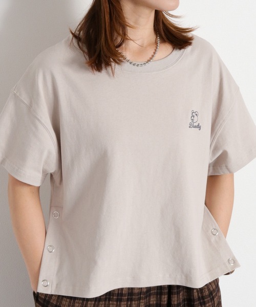 cepo(セポ)の「〈BLUEDY〉クマ刺繍ショートスリーブスリットTee(Tシャツ/カットソー・レディース・グレー/ホワイト系その他/ホワイト/ブラック・M)」の4枚目の写真