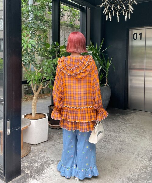 HELLO.SANFRANCISCO(ハローサンフランシスコ)の「【HELLO.SANFRANCISCO/ハローサンフランシスコ】アソート柄フリルシアーパーカー(パーカー・レディース・ホワイト/ブラック/オレンジ・ONE SIZE)」の13枚目の写真