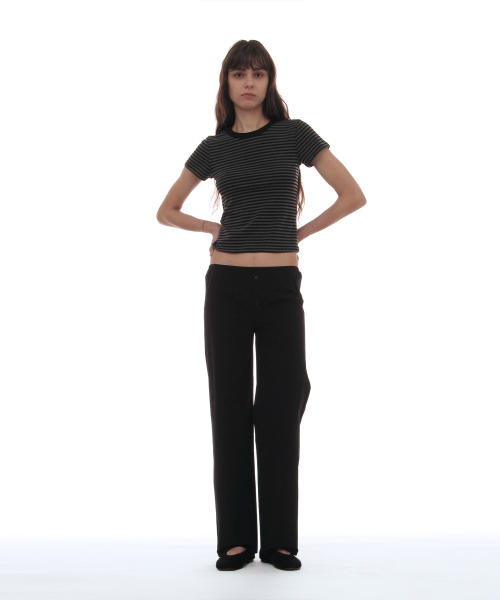 PARTIMENTO WOMEN(パルティメントウィメン)の「PWC ボタン スリム ストレート トラウザー_ブラック(その他パンツ・レディース・その他・SMALL/MEDIUM/LARGE)」の5枚目の写真