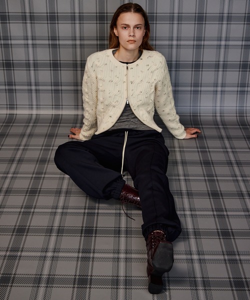 MAISON SPECIAL（メゾンスペシャル）の「【2026Autumn PRE-ORDER】Cable Flower Knit Cardigan/ケーブルフラワーニットカーデ（カーディガン/ボレロ・レディース・ブラック/グレー/ホワイト・FREE）」の4枚目の写真