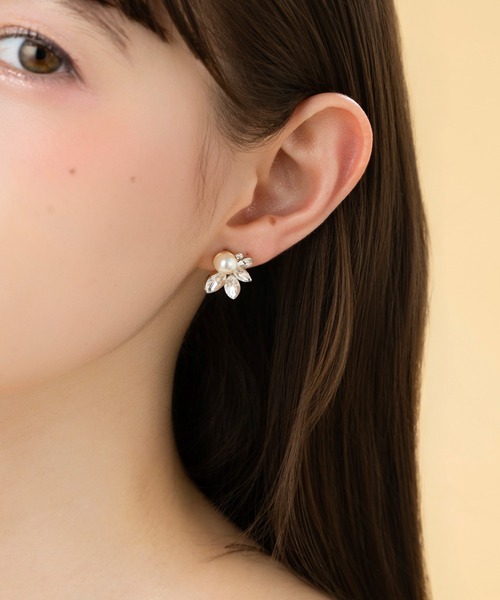 LA MUe（ラミュー）の「【LA MUE】ニッケルフリー パール×ビジュー ピアス（ピアス（両耳用）・レディース・シルバー/ゴールド・FREE）」の4枚目の写真