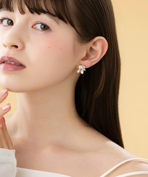 LA MUe（ラミュー）の「【LA MUE】ニッケルフリー パール×ビジュー ピアス（ピアス（両耳用）・レディース・シルバー/ゴールド・FREE）」の5枚目の写真