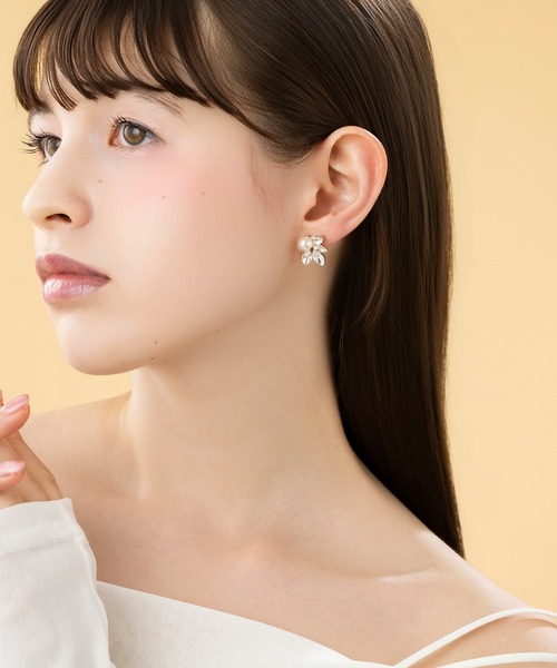 LA MUe（ラミュー）の「【LA MUE】ニッケルフリー パール×ビジュー ピアス（ピアス（両耳用）・レディース・シルバー/ゴールド・FREE）」の6枚目の写真
