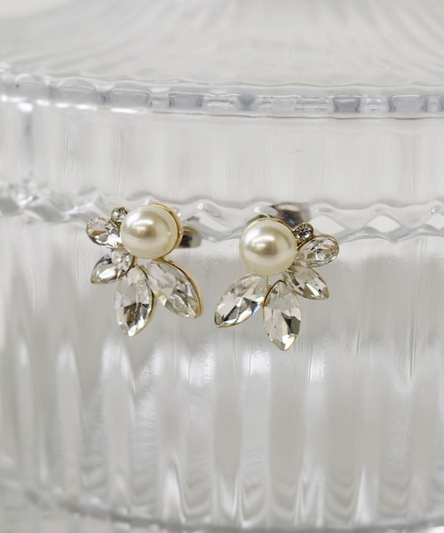 LA MUe（ラミュー）の「【LA MUE】ニッケルフリー パール×ビジュー ピアス（ピアス（両耳用）・レディース・シルバー/ゴールド・FREE）」の7枚目の写真