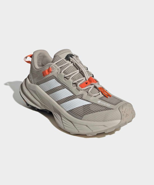 adidas（アディダス）の「テレックス フリーハイカー SL GORE-TEX ハイキング シューズ / Terrex Freehiker SL GORE-TEX Hiking Shoes / アディダス adidas（スニーカー・メンズ・ベージュ・27.0cm/27.5cm/28.5cm/28.0cm/29.0cm/24.0cm/25.0cm/24.5cm/25.5cm/26.0cm/26.5cm/23.0cm/23.5cm）」の4枚目の写真