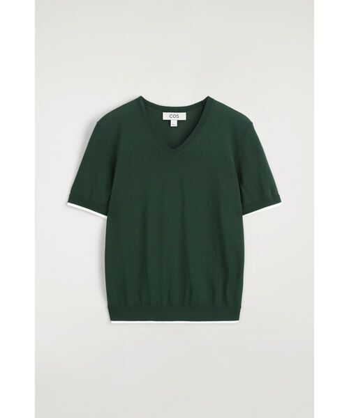 COS(コス)の「レイヤードディテール ニットVネックTシャツ(Tシャツ/カットソー・レディース・ホワイト×グリーン・XS/S/M/L)」の7枚目の写真