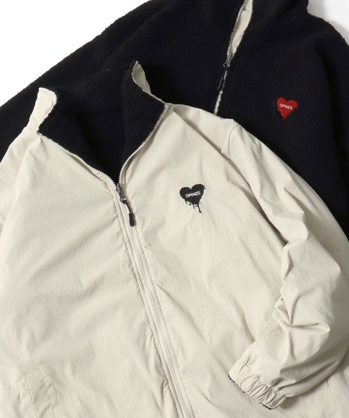 SITRY(シトリー)の「SITRY Heart Embroidery Reversible Blouson/別注 2WAY リバーシブル ナイロン×ボアフリース オーバーサイズ ハートロゴ ワンポイントラメ刺繍 ナイロンジャケット ボアフリースジャケット ブルゾン(ブルゾン・レディース・グレイッシュベージュ/ネイビー/ブラック/ベージュ系その他/ブラック系その他/ブルー系その他・XL/L/M)」の4枚目の写真