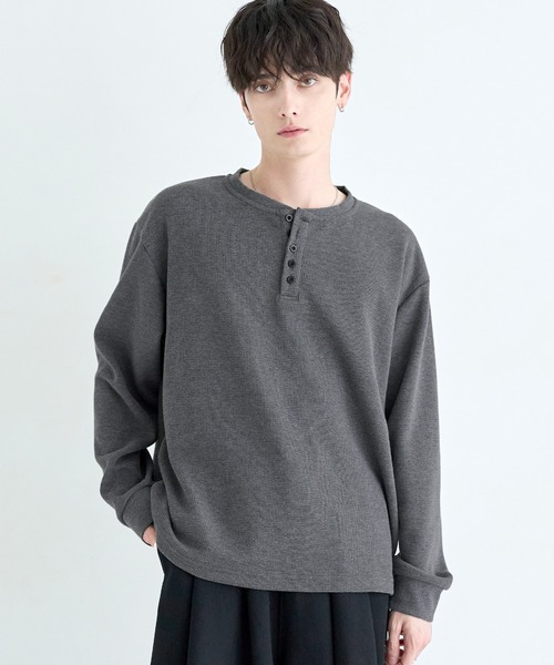 ASTRONOMY（アストロノミー）の「ワッフルヘンリーネック＆クルーネック長袖カットソー（Tシャツ/カットソー・メンズ・ブラック系2/グレー系1/ブラック系1/グレー系2・L/S/M/XL）」の4枚目の写真