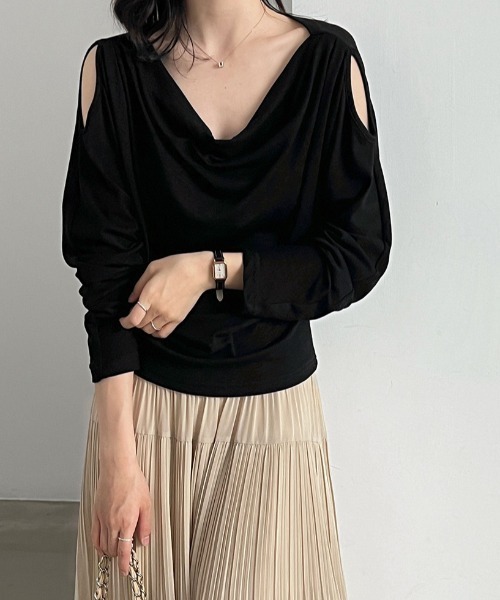 CHUN CHUN NOTES(チュンチュンノーツ)の「26AW/ドレープネック ショルダーカットアウト長袖トップス(Tシャツ/カットソー・レディース・グレー/ブラック/ホワイト・F)」の1枚目の写真