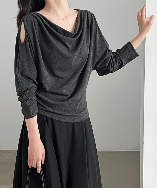CHUN CHUN NOTES(チュンチュンノーツ)の「26AW/ドレープネック ショルダーカットアウト長袖トップス(Tシャツ/カットソー・レディース・グレー/ブラック/ホワイト・F)」の5枚目の写真