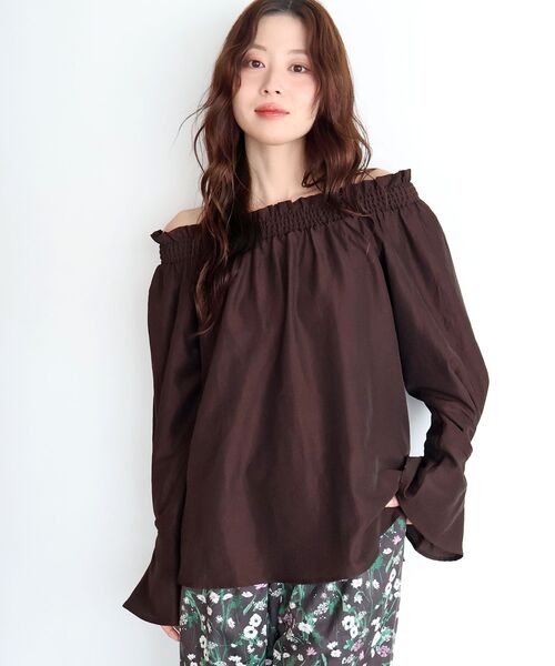 le.coeur blanc(ルクールブラン)の「グロスタンブラーオフショルブラウス(シャツ/ブラウス・レディース・ブラウン/チャコールグレー/オフホワイト・38)」の17枚目の写真