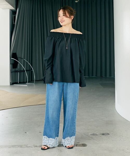 le.coeur blanc(ルクールブラン)の「グロスタンブラーオフショルブラウス(シャツ/ブラウス・レディース・ブラウン/チャコールグレー/オフホワイト・38)」の7枚目の写真
