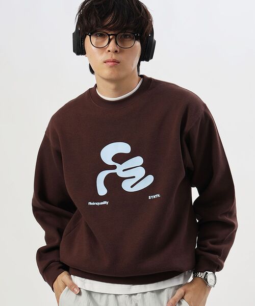 FFEIN(フェイン)の「【FFEIN(フェイン)】ヘビーウエイトタイポグラフィーロゴスウェット / スウェット クルーネック タイポグラフィーロゴ 裏起毛 ユニセックス(スウェット・メンズ・ホワイト/アッシュグレー/ダークネイビー/バーガンディー/ダークブラウン・LARGE/MEDIUM/SMALL)」の3枚目の写真