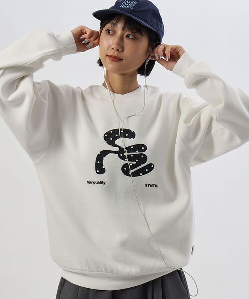 FFEIN(フェイン)の「【FFEIN(フェイン)】ヘビーウエイトタイポグラフィーロゴスウェット / スウェット クルーネック タイポグラフィーロゴ 裏起毛 ユニセックス(スウェット・メンズ・ホワイト/アッシュグレー/ダークネイビー/バーガンディー/ダークブラウン・LARGE/MEDIUM/SMALL)」の1枚目の写真