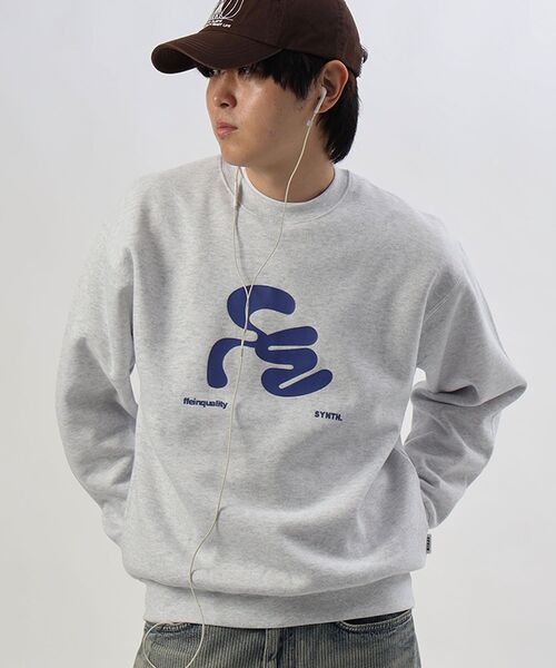 FFEIN(フェイン)の「【FFEIN(フェイン)】ヘビーウエイトタイポグラフィーロゴスウェット / スウェット クルーネック タイポグラフィーロゴ 裏起毛 ユニセックス(スウェット・メンズ・ホワイト/アッシュグレー/ダークネイビー/バーガンディー/ダークブラウン・LARGE/MEDIUM/SMALL)」の2枚目の写真