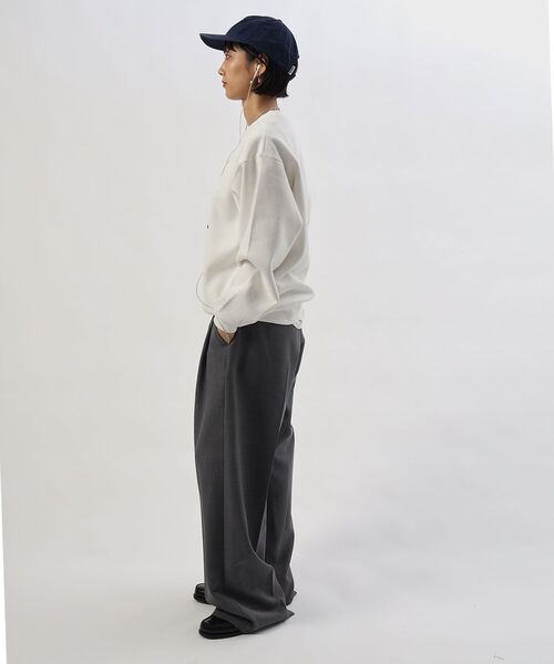 FFEIN(フェイン)の「【FFEIN(フェイン)】ヘビーウエイトタイポグラフィーロゴスウェット / スウェット クルーネック タイポグラフィーロゴ 裏起毛 ユニセックス(スウェット・メンズ・ホワイト/アッシュグレー/ダークネイビー/バーガンディー/ダークブラウン・LARGE/MEDIUM/SMALL)」の20枚目の写真