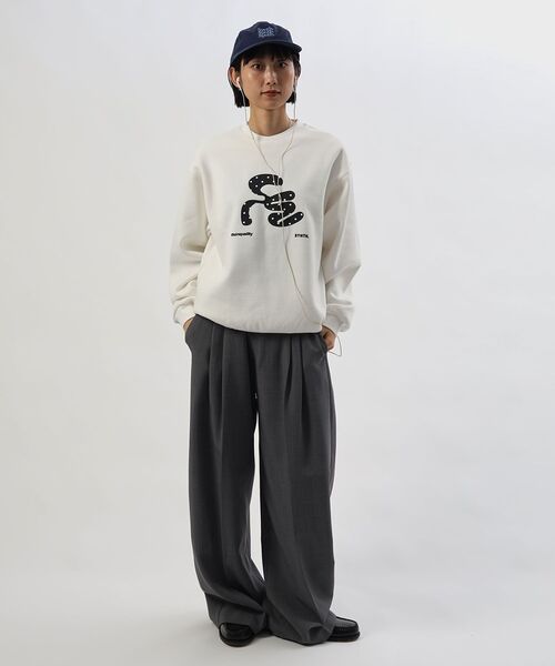 FFEIN(フェイン)の「【FFEIN(フェイン)】ヘビーウエイトタイポグラフィーロゴスウェット / スウェット クルーネック タイポグラフィーロゴ 裏起毛 ユニセックス(スウェット・メンズ・ホワイト/アッシュグレー/ダークネイビー/バーガンディー/ダークブラウン・LARGE/MEDIUM/SMALL)」の21枚目の写真