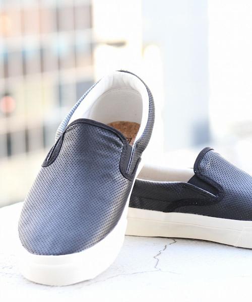 coen(コーエン)の「パンチングスニーカー(スニーカー・メンズ・ホワイト/ブラック・LARGE/MEDIUM/SMALL)」の2枚目の写真