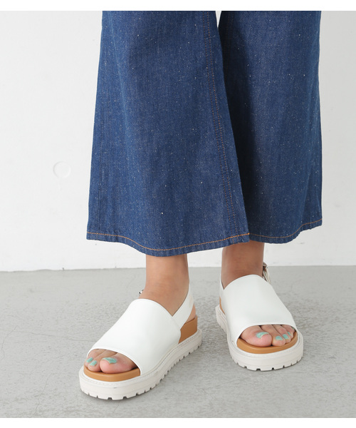 SLY（スライ）の「COVERDED FLAT SANDAL（サンダル・レディース・ブラック/ホワイト/ネイビー・LARGE/SMALL/MEDIUM）」の2枚目の写真