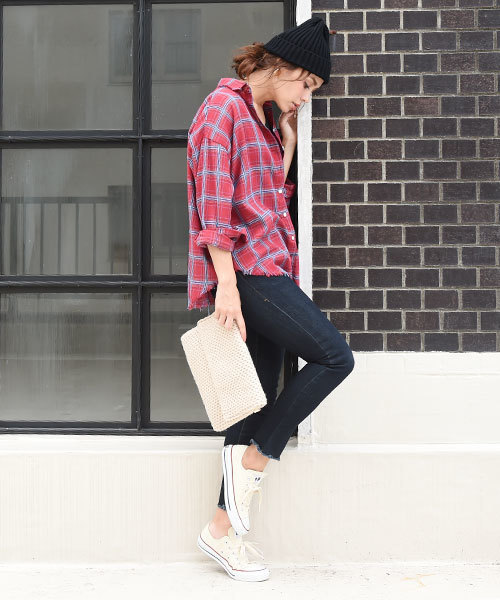 Luz Llena（ラズレナ）の「フレイドヘムデニム・美脚スキニーパンツ（デニムパンツ・レディース・ブルー/サックスブルー/ネイビー・MEDIUM/SMALL/LARGE）」の2枚目の写真