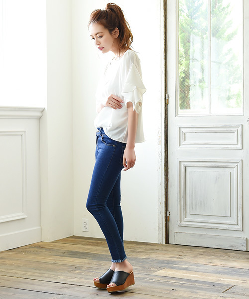 Luz Llena（ラズレナ）の「フレイドヘムデニム・美脚スキニーパンツ（デニムパンツ・レディース・ブルー/サックスブルー/ネイビー・MEDIUM/SMALL/LARGE）」の14枚目の写真