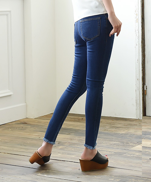 Luz Llena（ラズレナ）の「フレイドヘムデニム・美脚スキニーパンツ（デニムパンツ・レディース・ブルー/サックスブルー/ネイビー・MEDIUM/SMALL/LARGE）」の15枚目の写真