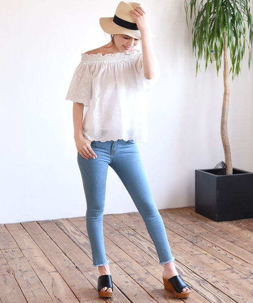 Luz Llena（ラズレナ）の「フレイドヘムデニム・美脚スキニーパンツ（デニムパンツ・レディース・ブルー/サックスブルー/ネイビー・MEDIUM/SMALL/LARGE）」の12枚目の写真