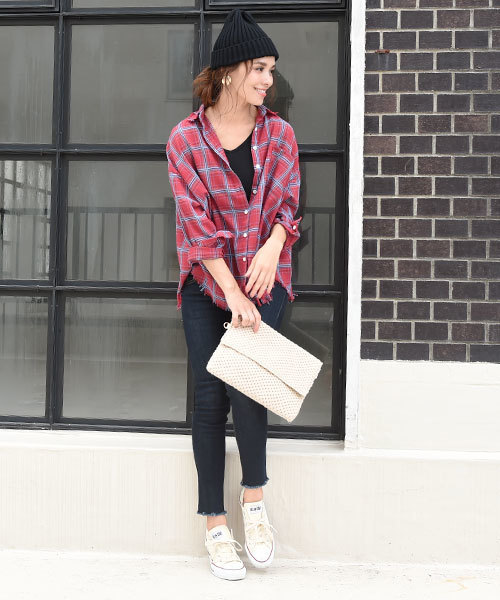 Luz Llena（ラズレナ）の「フレイドヘムデニム・美脚スキニーパンツ（デニムパンツ・レディース・ブルー/サックスブルー/ネイビー・MEDIUM/SMALL/LARGE）」の19枚目の写真