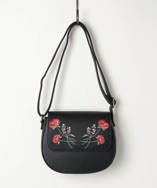 earth music&ecology（アースミュージックアンドエコロジー）の「花刺繍ショルダーバッグ（ショルダーバッグ・レディース・ブラック/ボルドー/キャメル・FREE）」の2枚目の写真
