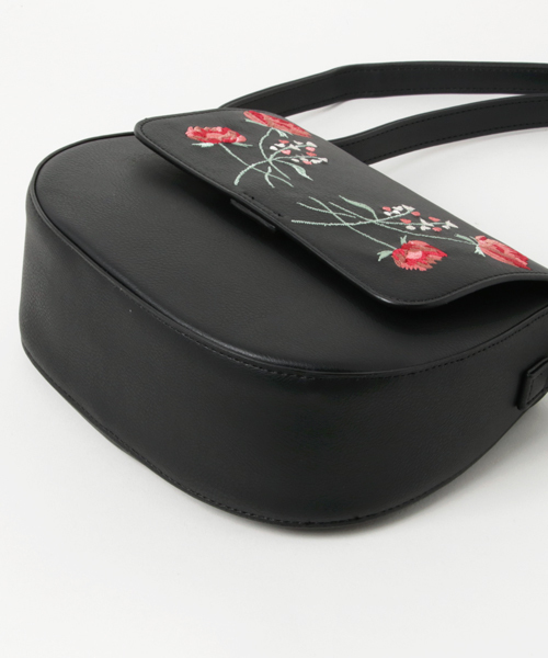 earth music&ecology（アースミュージックアンドエコロジー）の「花刺繍ショルダーバッグ（ショルダーバッグ・レディース・ブラック/ボルドー/キャメル・FREE）」の5枚目の写真