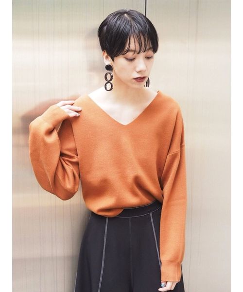 MURUA（ムルーア）の「ルーズVネックニット（ニット/セーター・レディース・ホワイト/ブラック/オレンジ/グリーン/パープル/ライトブルー/ピンク/グレー/カーキ/キャメル・FREE）」の10枚目の写真