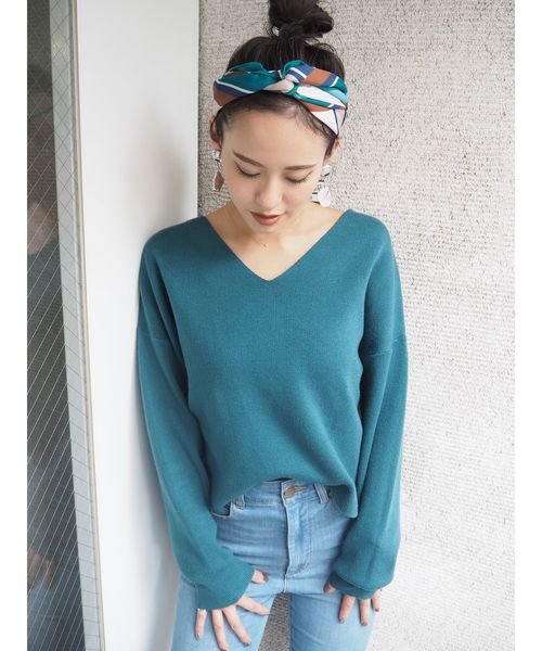 MURUA（ムルーア）の「ルーズVネックニット（ニット/セーター・レディース・ホワイト/ブラック/オレンジ/グリーン/パープル/ライトブルー/ピンク/グレー/カーキ/キャメル・FREE）」の6枚目の写真