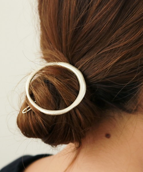 TODAYFUL(トゥデイフル)の「サークルヘアクリップ(バレッタ/ヘアクリップ・レディース・シルバー/ゴールド・FREE)」の2枚目の写真