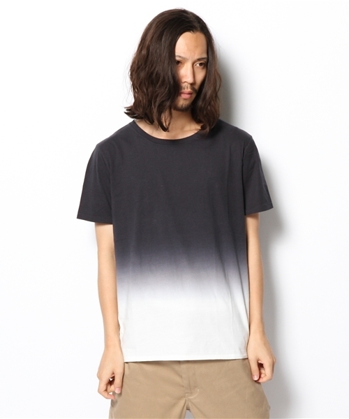 AMERICAN RAG CIE（アメリカンラグシー）の「AMERICAN RAG CIE グラデーション染めＴシャツ/108-ACX-M132-CT062（Tシャツ/カットソー・メンズ・レッド/ネイビー/ブラック・2/1）」の7枚目の写真