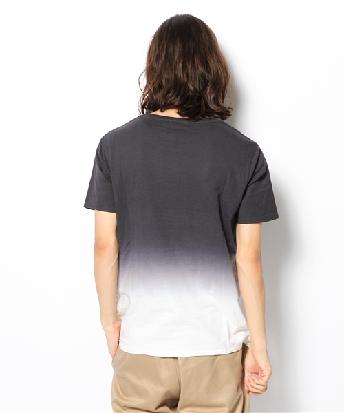 AMERICAN RAG CIE（アメリカンラグシー）の「AMERICAN RAG CIE グラデーション染めＴシャツ/108-ACX-M132-CT062（Tシャツ/カットソー・メンズ・レッド/ネイビー/ブラック・2/1）」の9枚目の写真