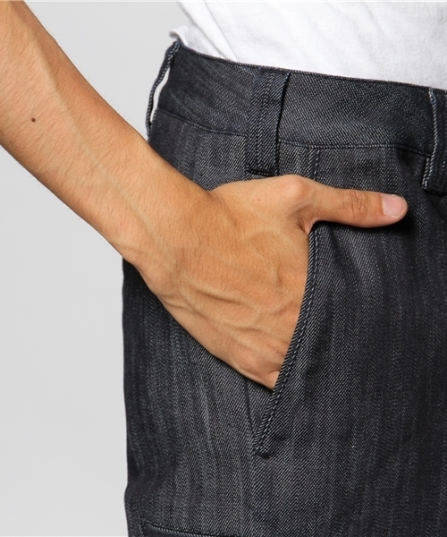 AKM（エイケイエム）の「denim croped slucks stretch denim（デニムパンツ・メンズ・ホワイト/インディゴブルー・MEDIUM/SMALL/X-LARGE/LARGE）」の7枚目の写真