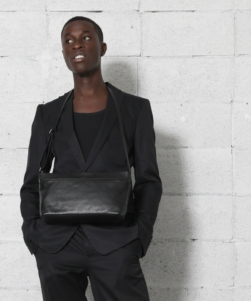 YArKA（ヤーカ）の「【YArKA/ヤーカ】real leather zip shoulder bag[Naos]/リアルレザーショルダーバッグ（ショルダーバッグ・メンズ・ブラック/ブラック系・FREE）」の8枚目の写真