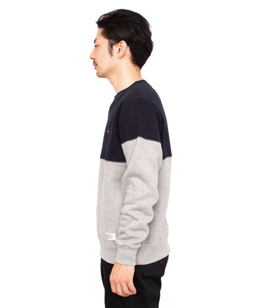 SILAS（サイラス）の「BICOLOR CREW SWEAT（スウェット・メンズ・チャコールグレー/ネイビー・1/3/2）」の3枚目の写真