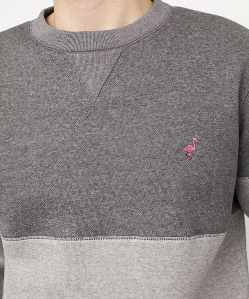 SILAS（サイラス）の「BICOLOR CREW SWEAT（スウェット・メンズ・チャコールグレー/ネイビー・1/3/2）」の7枚目の写真