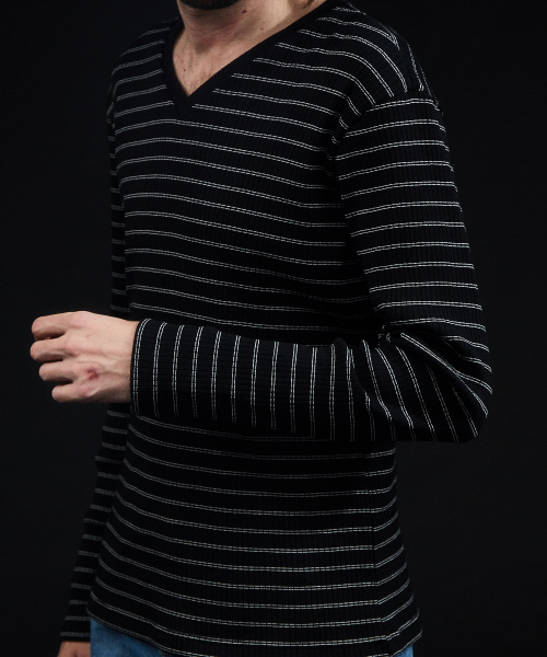 5351 POUR LES HOMMES(ゴーサンゴーイチプールオム)の「シャイニーワイドテレコVネック(Tシャツ/カットソー・メンズ・ホワイト/ブラック/ホワイト系その他/ブラック系その他・44/46/48/50)」の13枚目の写真