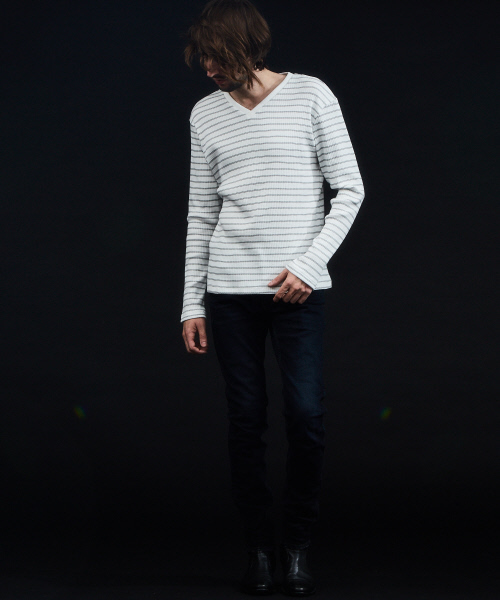 5351 POUR LES HOMMES(ゴーサンゴーイチプールオム)の「シャイニーワイドテレコVネック(Tシャツ/カットソー・メンズ・ホワイト/ブラック/ホワイト系その他/ブラック系その他・44/46/48/50)」の16枚目の写真